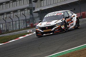 Brands Hatch BTCC: Turkington spin hands Cammish points lead