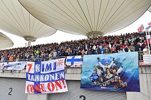 Egy vuhani ápolónő, aki Kimi-rajongó, a védőruháján sem feledkezett kedvencéről