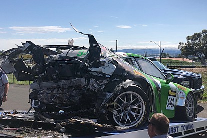 Bathurst 12 Saat: İlk antrenmandaki kazalar yüzünden iki araç yarışamayacak hale geldi