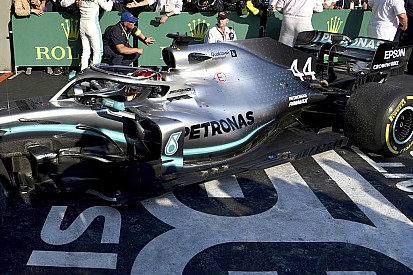Hamilton contesta versão sobre danos no assoalho na Austrália