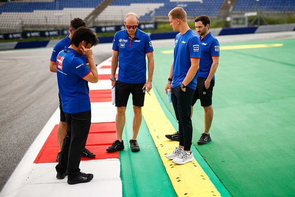 The problem sausage kerbs continue to cause