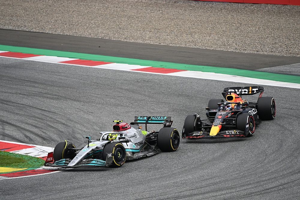 Lewis Hamilton, Mercedes W13, Max Verstappen, Red Bull Racing RB18