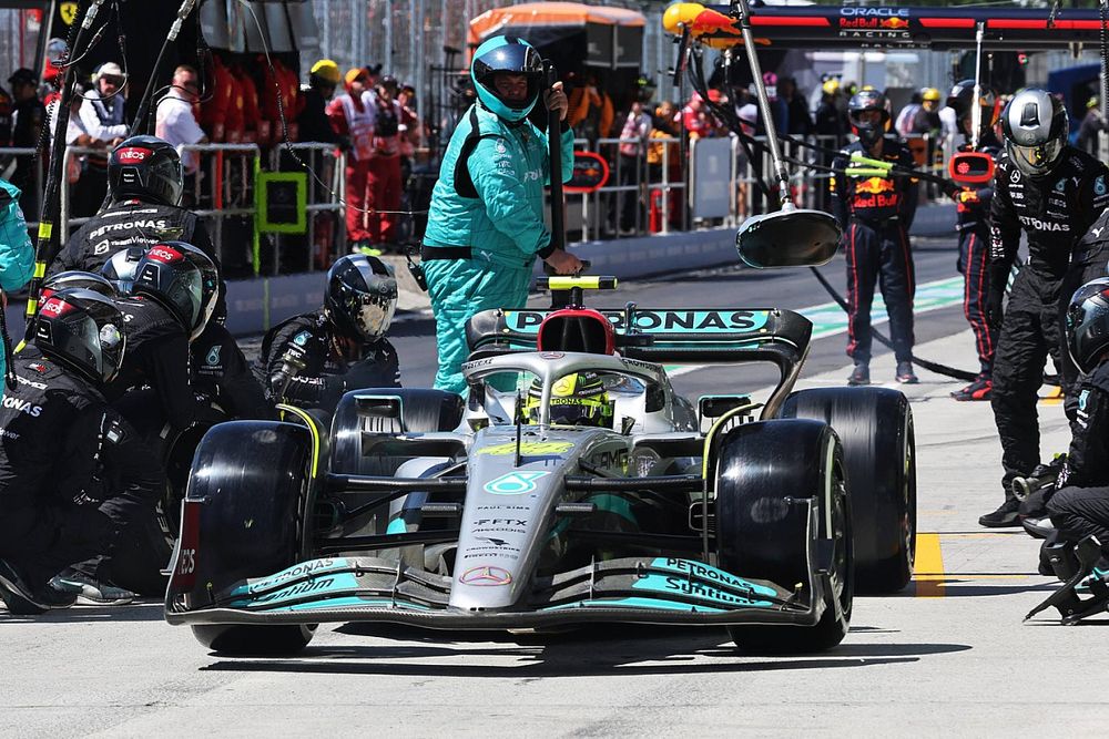 Lewis Hamilton Sebut Mercedes Akan Lebih Waspada