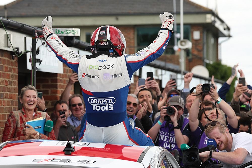 BTCC Croft: Lloyd beats Turkington for emotional win in Race 1