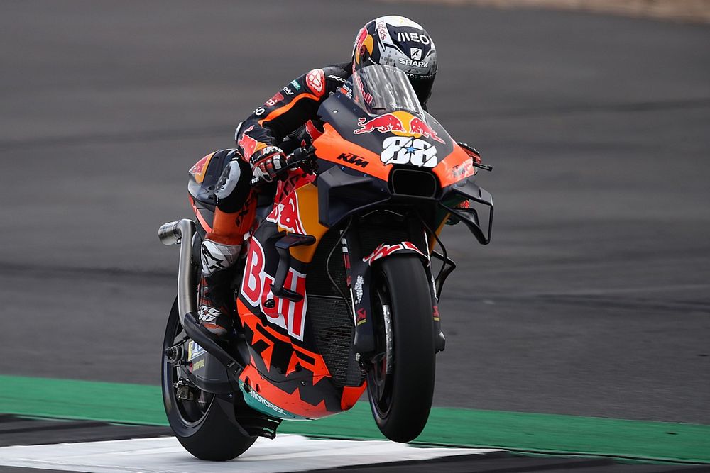 KTM un nuevo escape mucho más largo en Silverstone