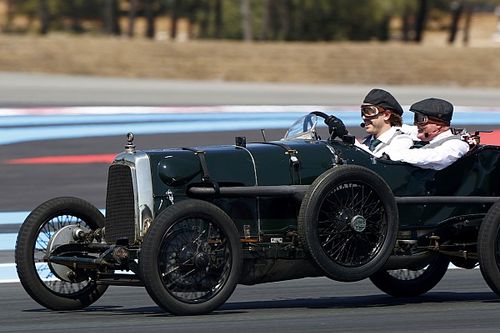 Fotos: Vettel se divirtió con el centenario 'Guisante Verde' de Aston
