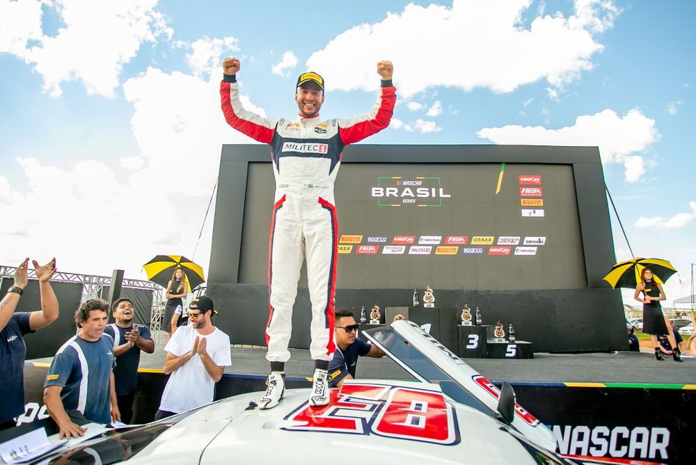 Gabriel Casagrande comemora vitória em Goiânia