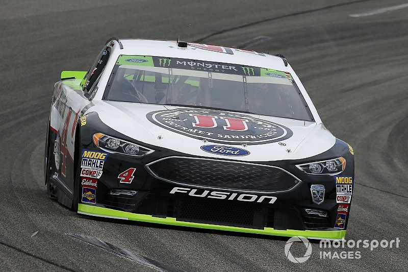 Kevin Harvick: "necesitaba 25 vueltas más" para rebasar a Kyle Busch