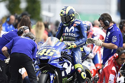 Rossi explica la “romántica” rutina con su moto antes de las carreras