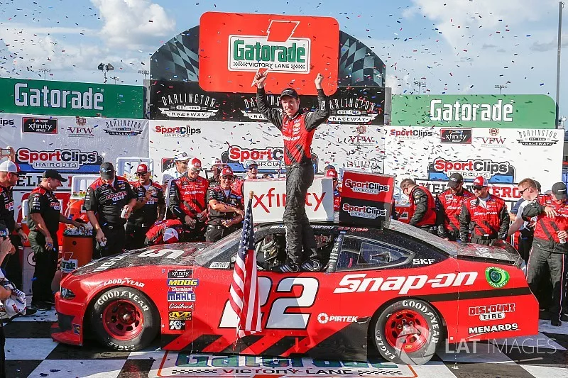 Race winner Brad Keselowski, Team Penske, Ford Mustang Snap-On