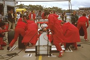How the 1986 Australian GP played out in the pitlane