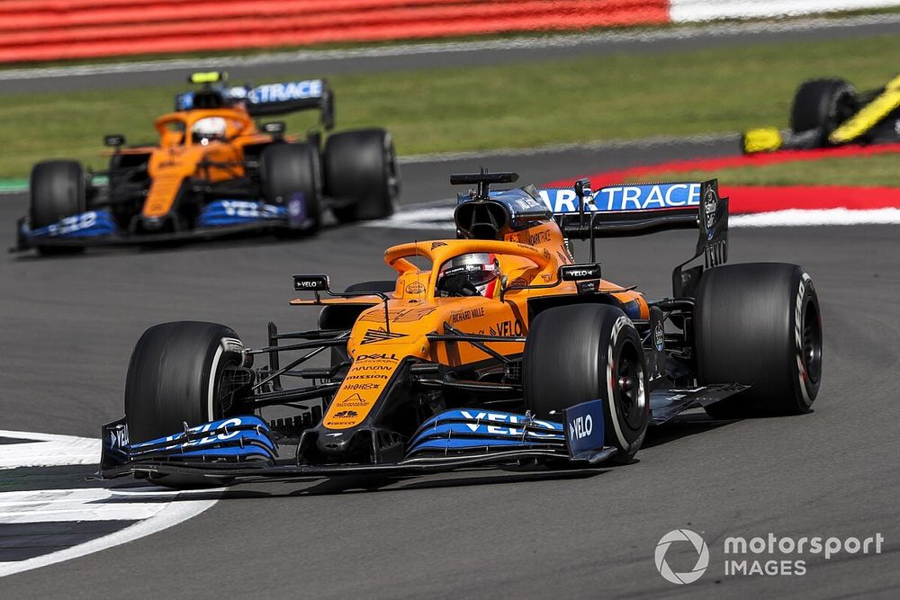 Carlos Sainz Jr., McLaren MCL35, Lando Norris, McLaren MCL35