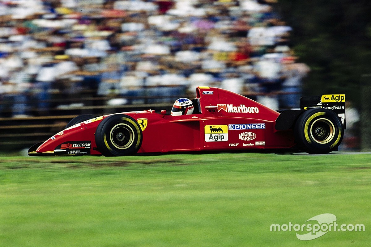Ilyen egy 25 éves F1-es Ferrarival az új F1-es nagydíj helyszínén: álom, édes álom - VIDEÓ