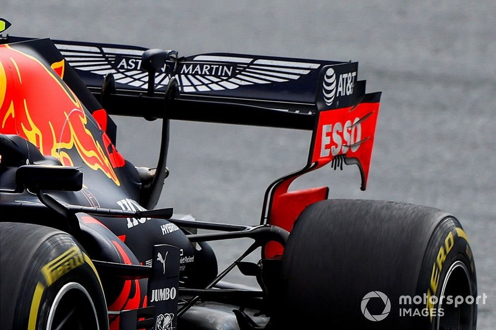 Команды Формулы 1 вернулись к идее гибких крыльев. FIA решила положить этому конец