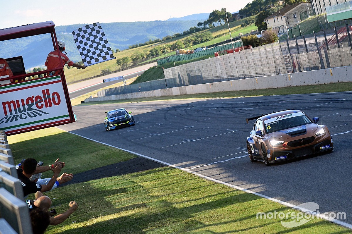 TCR Italy: Tavano-Cupra, è storia: "Vinto senza provare la Leon"