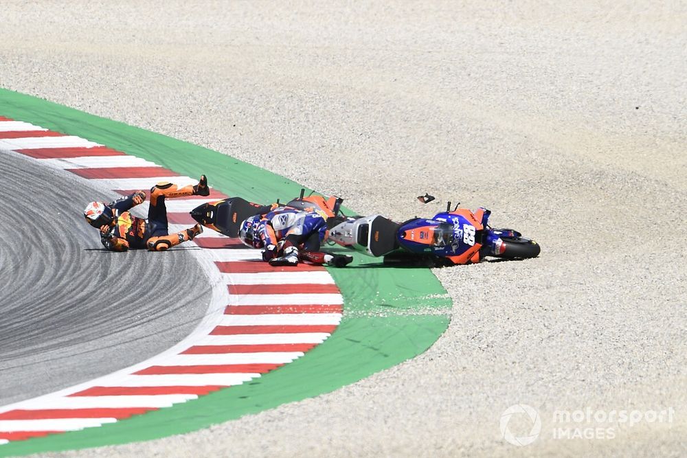 L'incidente tra Miguel Oliveira, Red Bull KTM Tech 3, Pol Espargaro, Red Bull KTM Factory Racing 