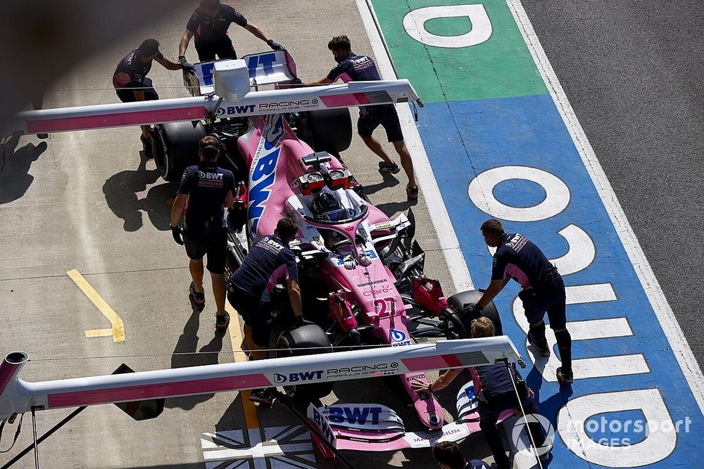 Nico Hulkenberg, Racing Point RP20, is returned to the garage