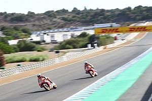 Alex Márquez: “Marc me despertó a las siete de la mañana con el brazo roto”