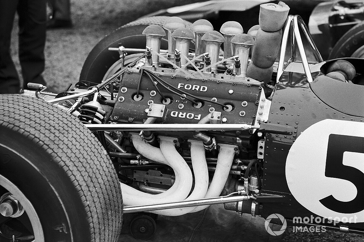 Ecclestone ziet niets in motorbevriezing: “Terug naar V8-motoren”