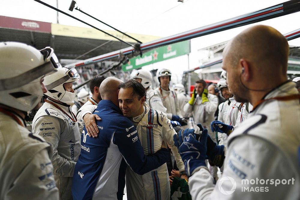 そこには男たちの“人間ドラマ”がある……F1ファンの涙を誘った瞬間10選