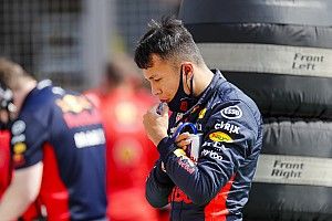 Ralf Schumacher insinua que Albon segue na Red Bull por 'política'