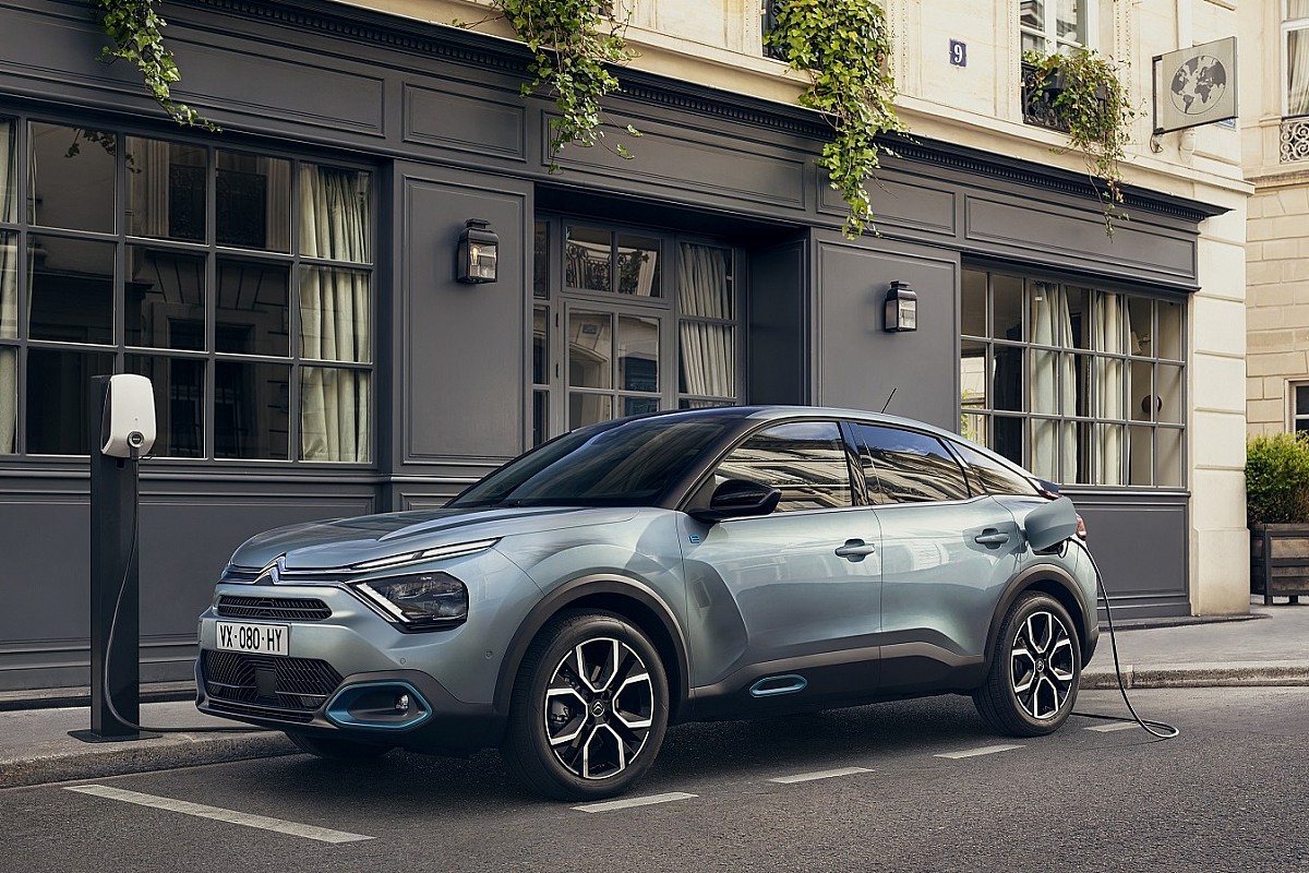 Citroen prezentuje nowego ë-C4