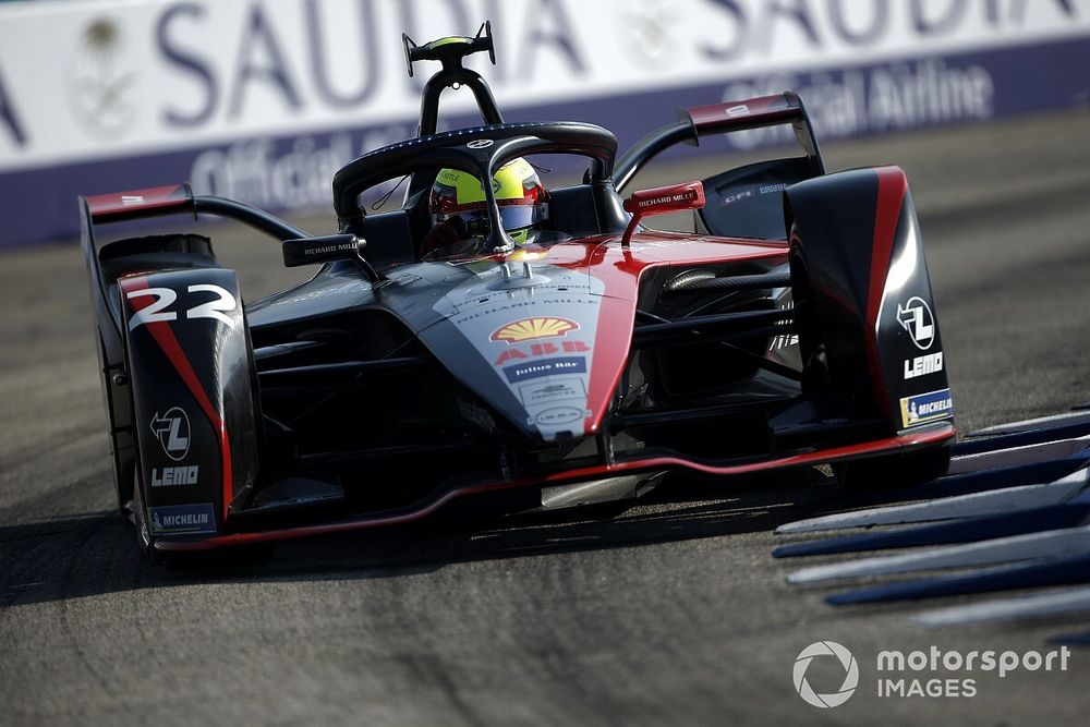 Rowland en pole position, les Champions en fond de grille