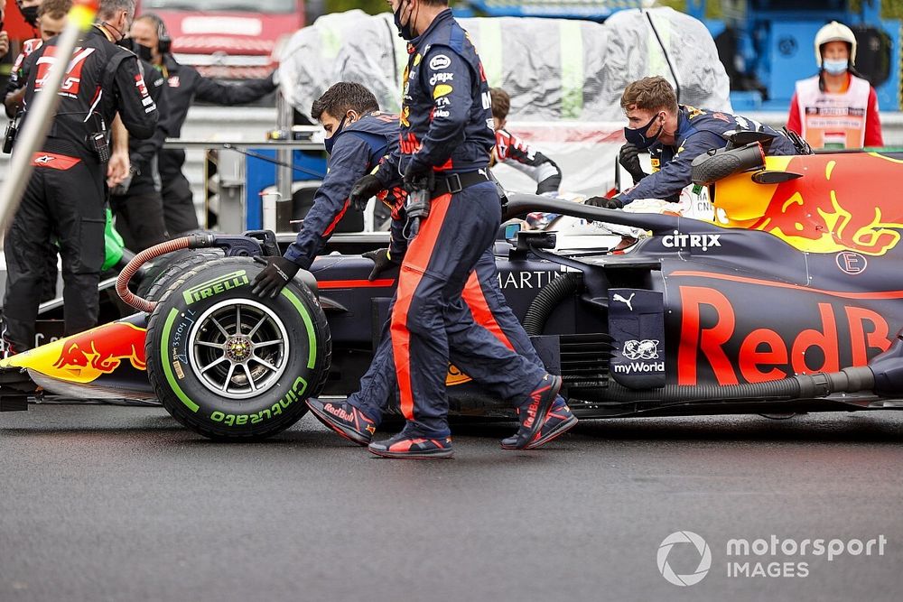 Механики Red Bull спасли болид, разбитый за 20 минут до старта. На решетке машине сделали рентген
