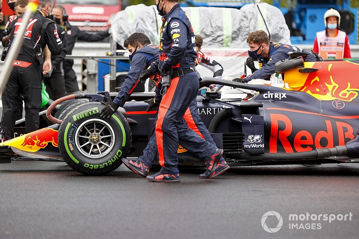 Механики Red Bull спасли болид, разбитый за 20 минут до старта. На решетке машине сделали рентген