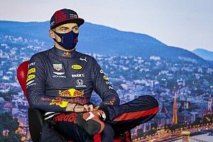 Verstappen különleges ajándékot kapott a Red Bull szerelőitől, ki nem találjátok, mit: nagy formák!