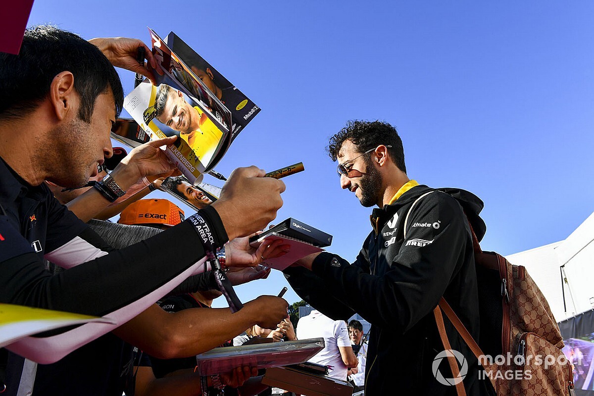 Ricciardo’nun sözleşmesinde büyük takımlara geçiş maddesi yok
