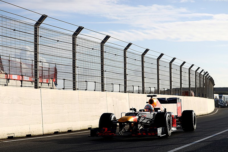 Képekben is Verstappen nagy pillanata Zandvoortból, egy F1-es autóval