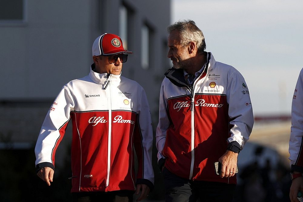 Kimi Raikkonen, Alfa Romeo Racing, Beat Zehnder, Team Manager, Alfa Romeo Racing, e Antonio Giovinazzi, Alfa Romeo Racing