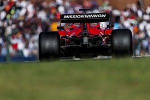 Vettel látványos és necces (?) belépője Japánból a Ferrarival: videó