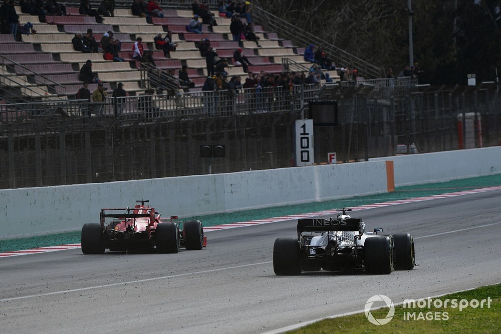 Charles Leclerc, Ferrari SF1000, passa Valtteri Bottas, Mercedes F1 W11