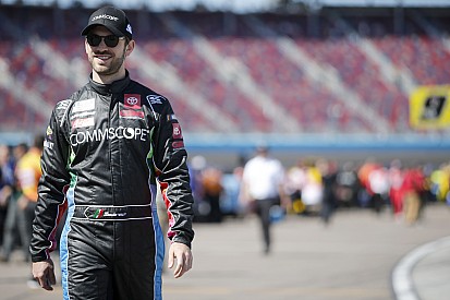 Viagens nos dias de prova e correr sem treinar: a nova rotina dos pilotos da NASCAR durante a pandemia