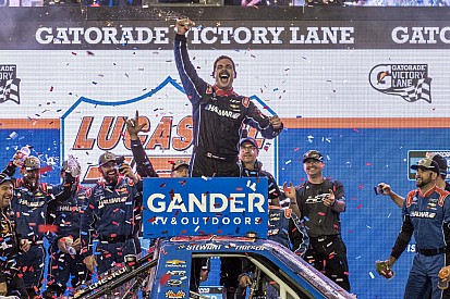 Stewart Friesen rebounds from penalty for Phoenix Truck win