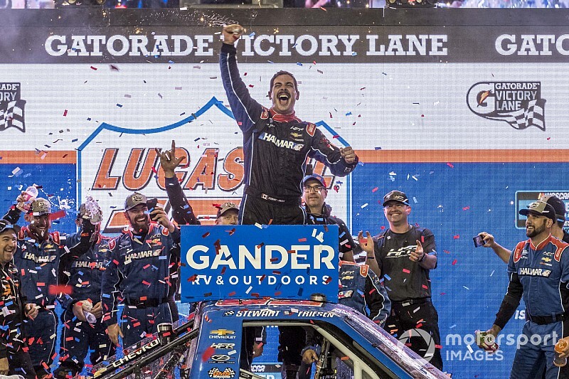 Stewart Friesen rebounds from penalty for Phoenix Truck win