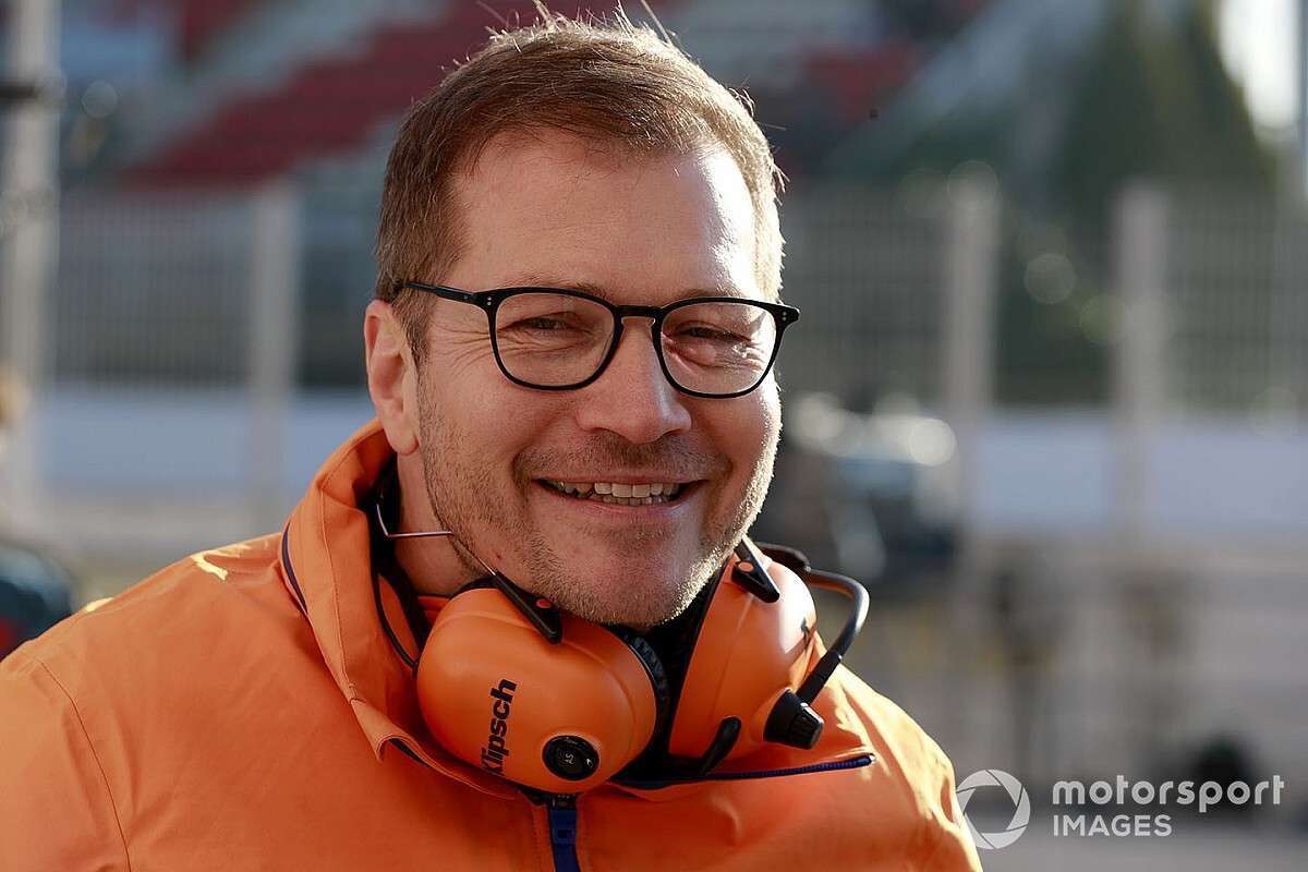 Зайдль остался в Мельбурне с изолированными сотрудниками McLaren