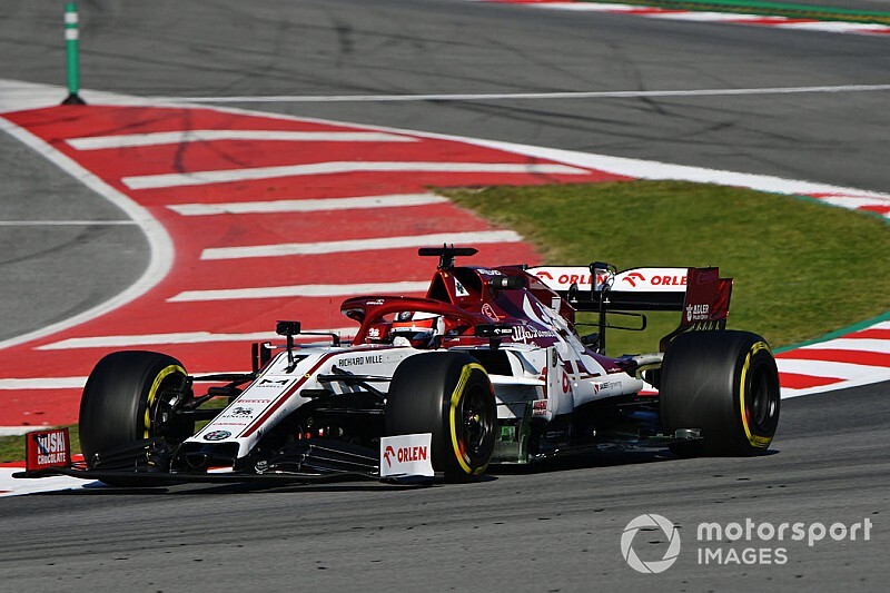 Raikkonen noteert toptijd op tweede dag, Mercedes zorgt voor reuring