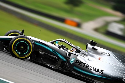 Brazilian GP: Hamilton edges Verstappen in FP3