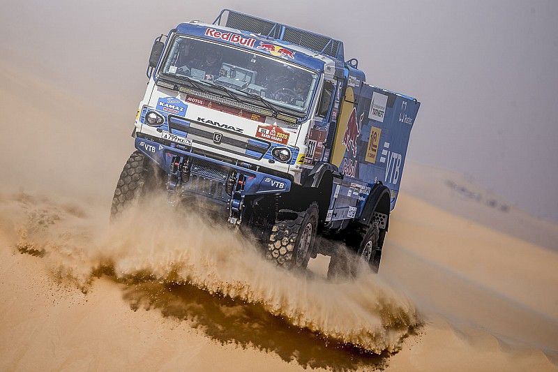 #511 Team KAMAZ Master: Andrey Karginov, Andrey Mokeev, Igor Leonov