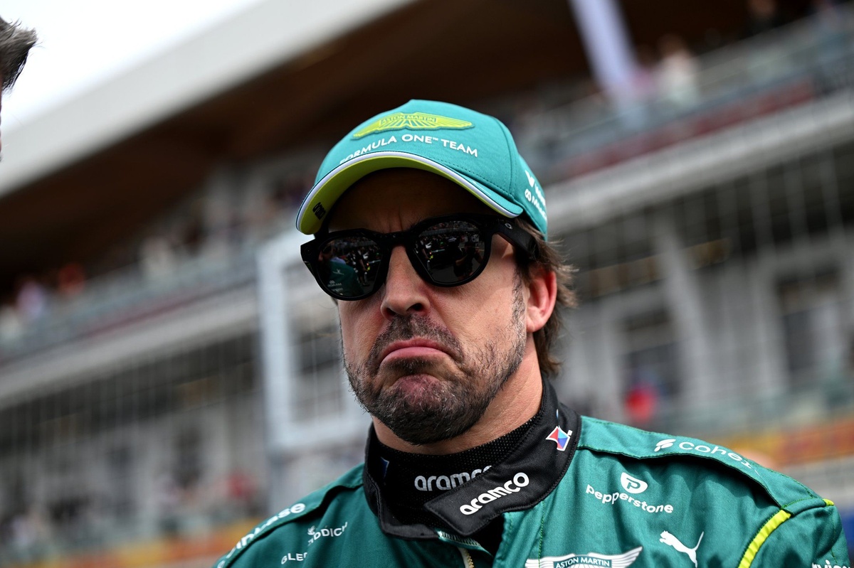fernando-alonso-aston-martin-r-2.jpg