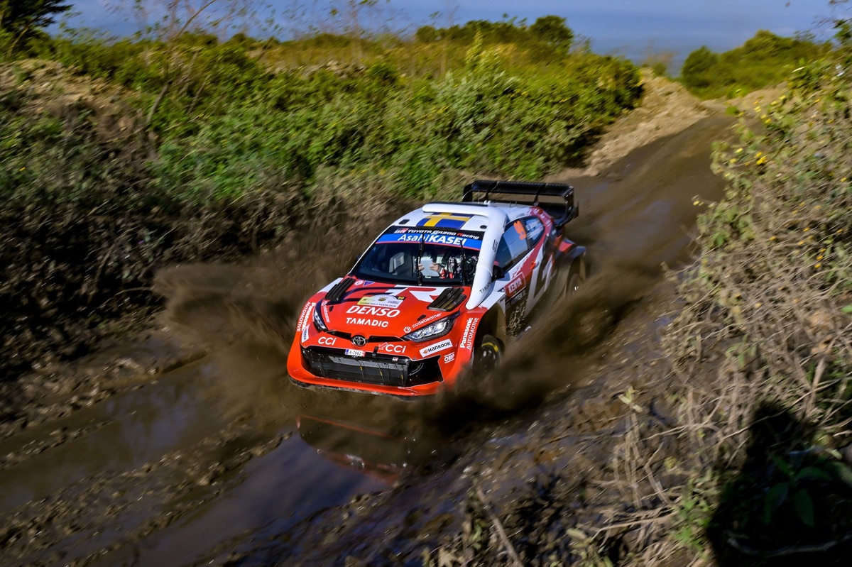 WRC Kenia: Solberg se mantiene en cabeza tras una mañana caótica
