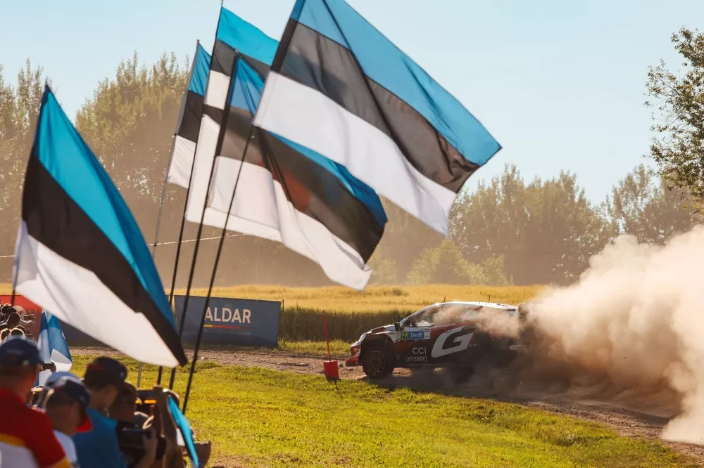 Oliver Solberg, Elliott Edmondson, Toyota Gazoo Racing WRT Toyota GR Yaris Rally1