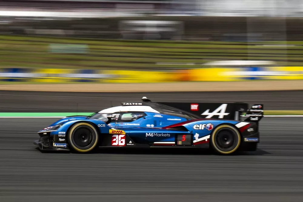 #36 Alpine Endurance Team, Alpine A424 - Jules Gounon, Victor Martins