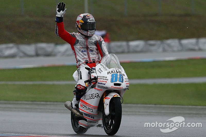 Martin gembira naik podium di Moto3 Brno