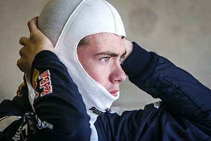 Red Bull'un genç pilotu Verschoor 2016 İspanya F4 şampiyonu oldu