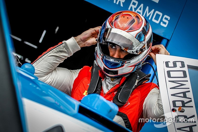 Cesar Ramos surpreende e lidera 1º treino da Stock Car no Velopark