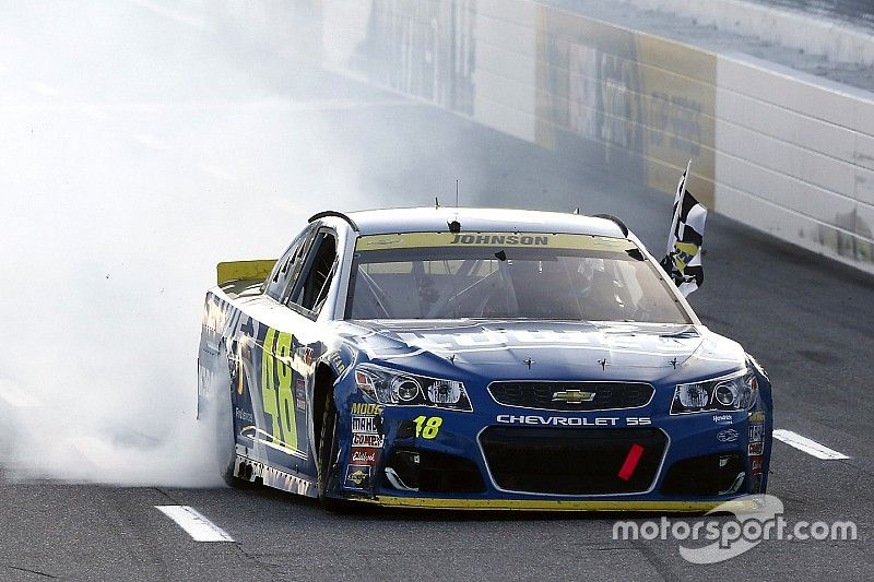 Johnson will have a shot at history after huge Martinsville win
